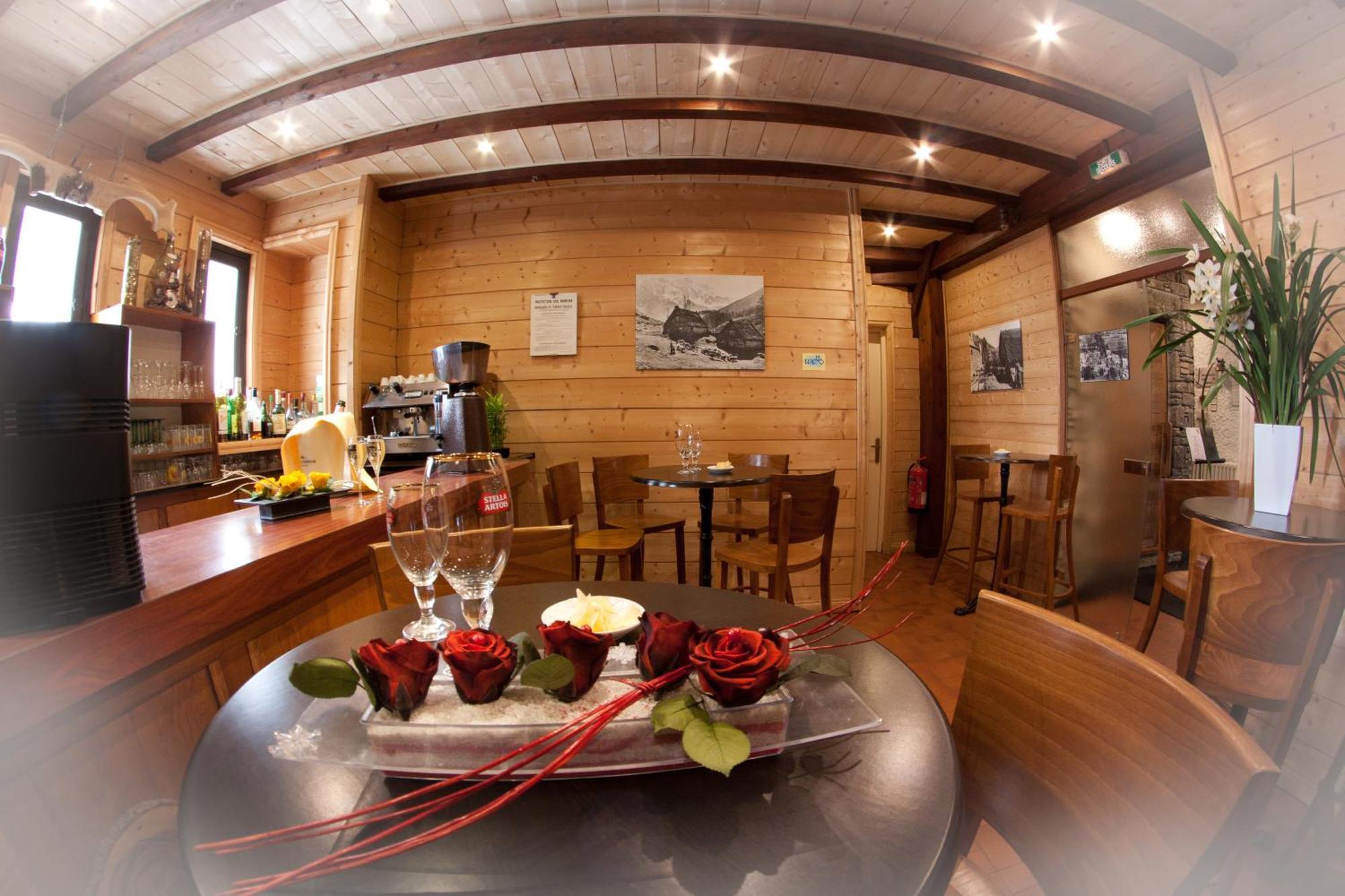 Hotel - Restaurant - Bar - Le Sapin Fleuri Bourg d'Oueil Екстер'єр фото