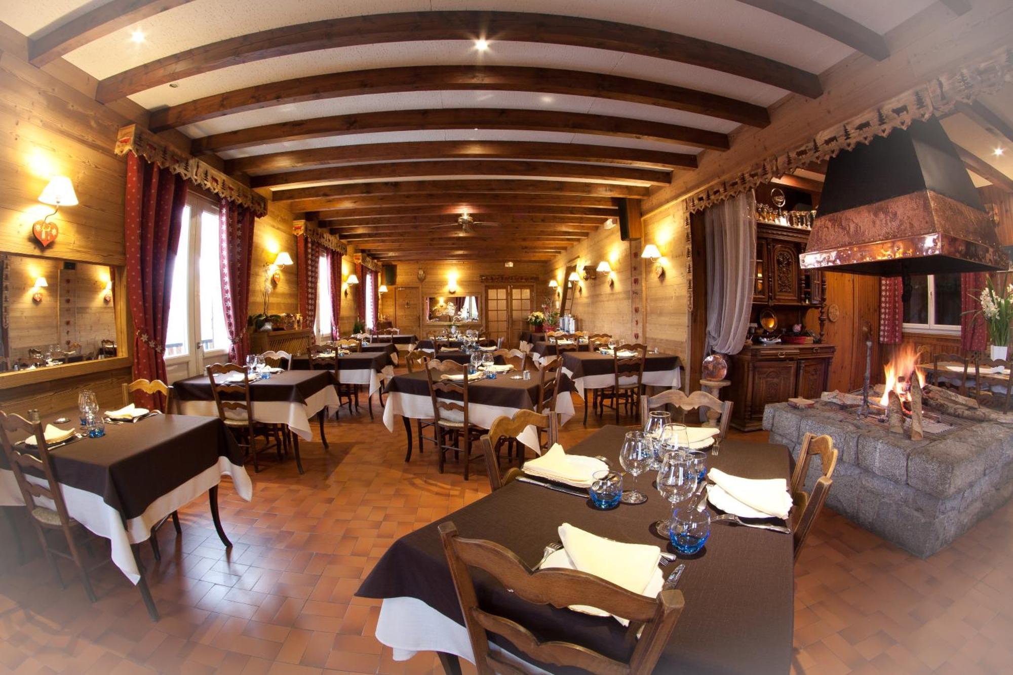 Hotel - Restaurant - Bar - Le Sapin Fleuri Bourg d'Oueil Екстер'єр фото
